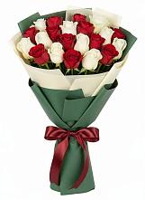 Букет Микс из красных и белых роз в Покачах
