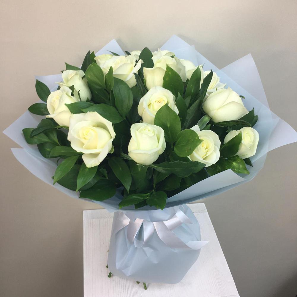 Букет 15 Белых роз Проуд в Покачах