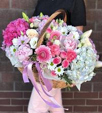 Композиция солнечный день в Покачах Цветочная композиция из Розы, Хризантемы, Пионы и Лизиантусы в корзине в Покачах