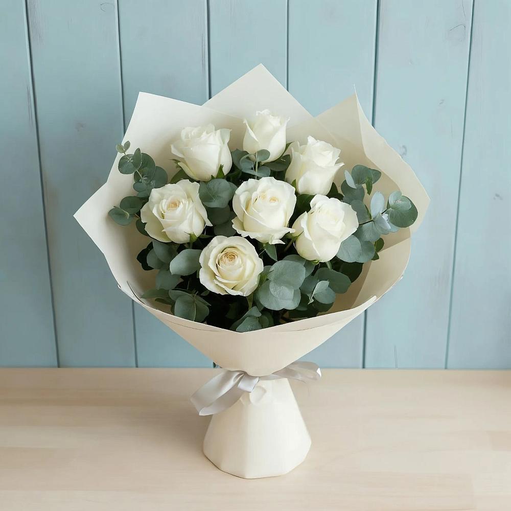 Букет Белые розы в Эвкалипте в Покачах